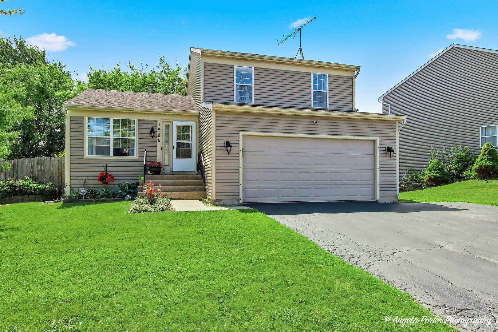 Homes for sale in Round Lake Beach, IL | 1995 N Nicole Ln, Round Lake Beach, IL 60073 | MLS# 12674040