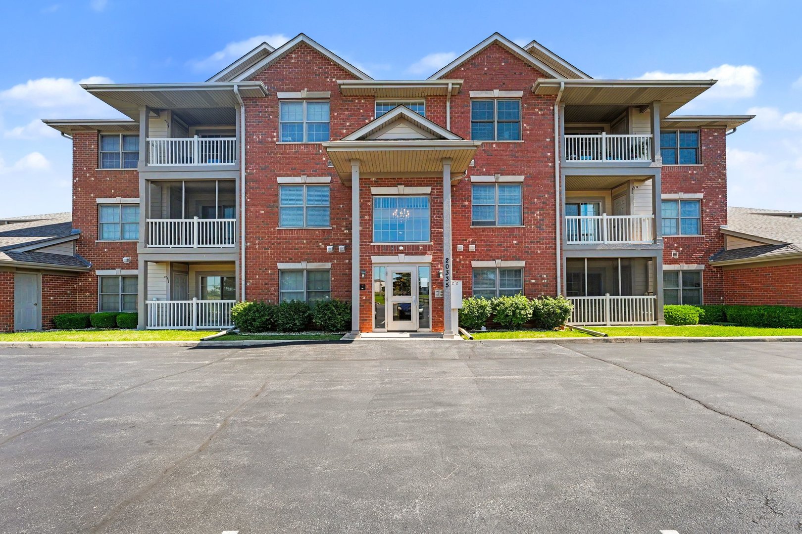Homes for sale in Frankfort, IL | 20345 S Rainford Dr #1C, Frankfort, IL 60423 | MLS# 12674176