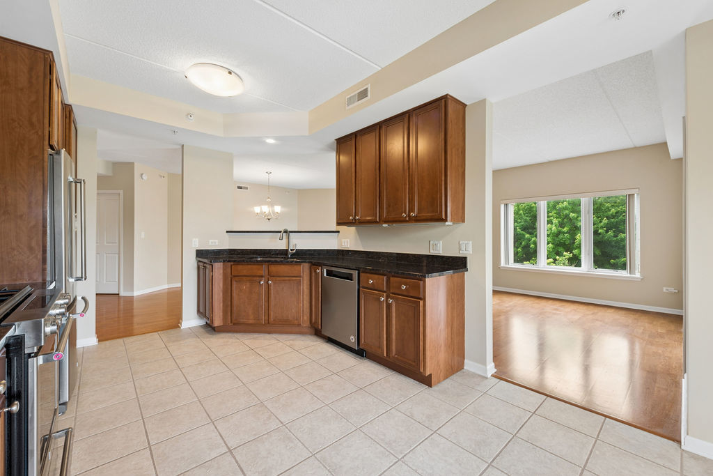 Homes for sale in Lincolnshire, IL | 405 Village Green Ct #304, Lincolnshire, IL 60069 | MLS# 12674610