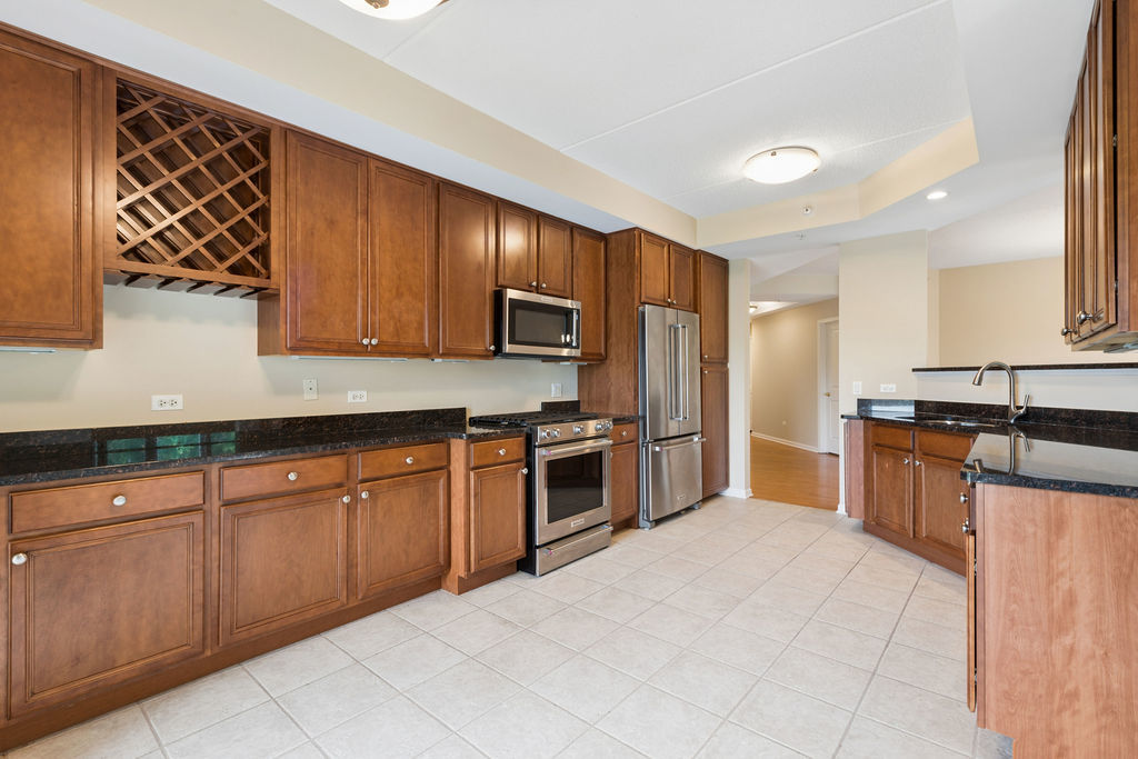 Homes for sale in Lincolnshire, IL | 405 Village Green Ct #304, Lincolnshire, IL 60069 | MLS# 12674610