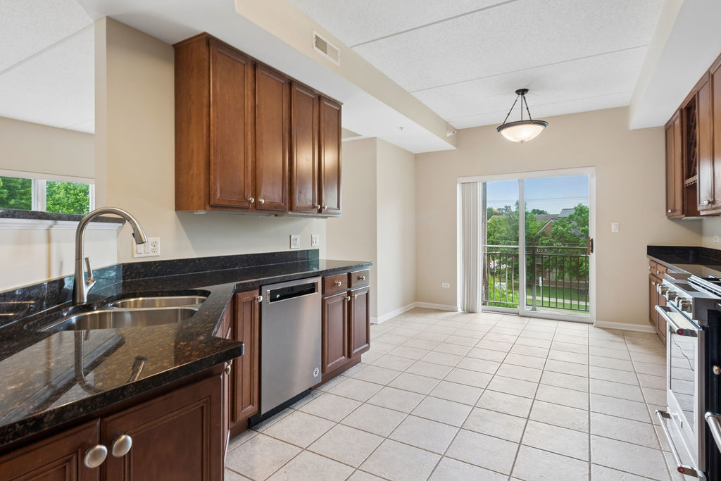 Homes for sale in Lincolnshire, IL | 405 Village Green Ct #304, Lincolnshire, IL 60069 | MLS# 12674610