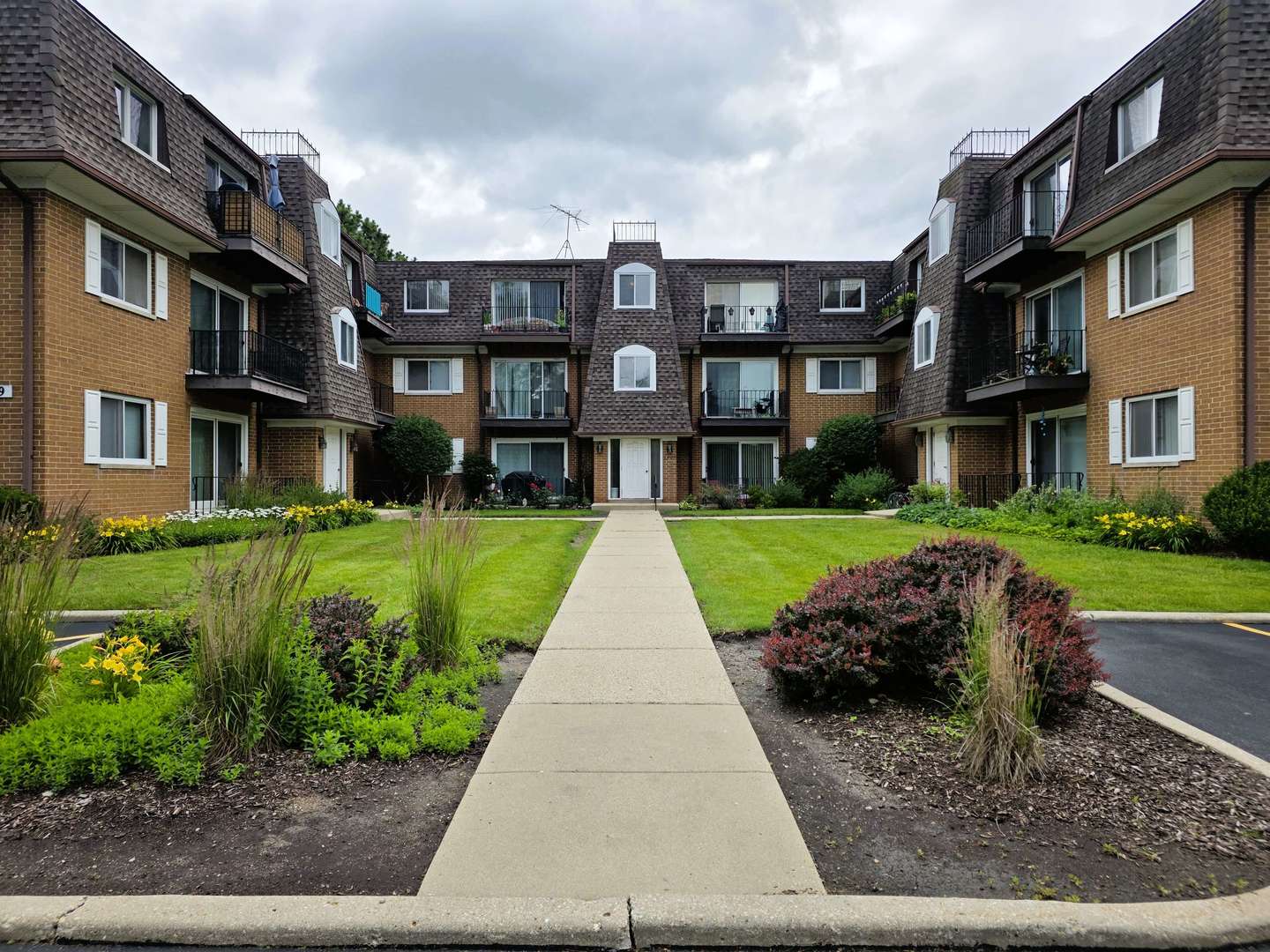 1st image of 1907 W Golf Rd #1B, Mount Prospect, IL 60056 | MLS# 12674817