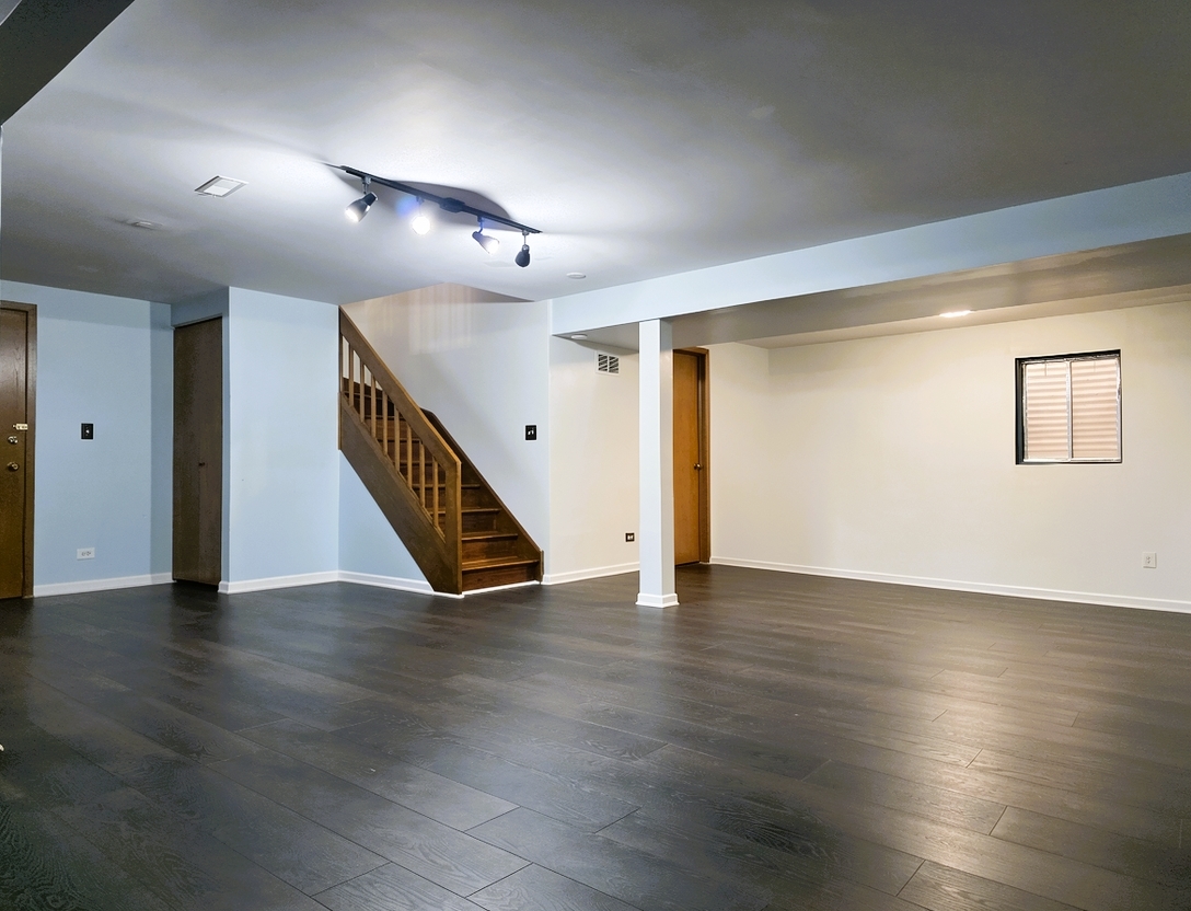 2nd image of 1907 W Golf Rd, Mount Prospect, IL 60056
