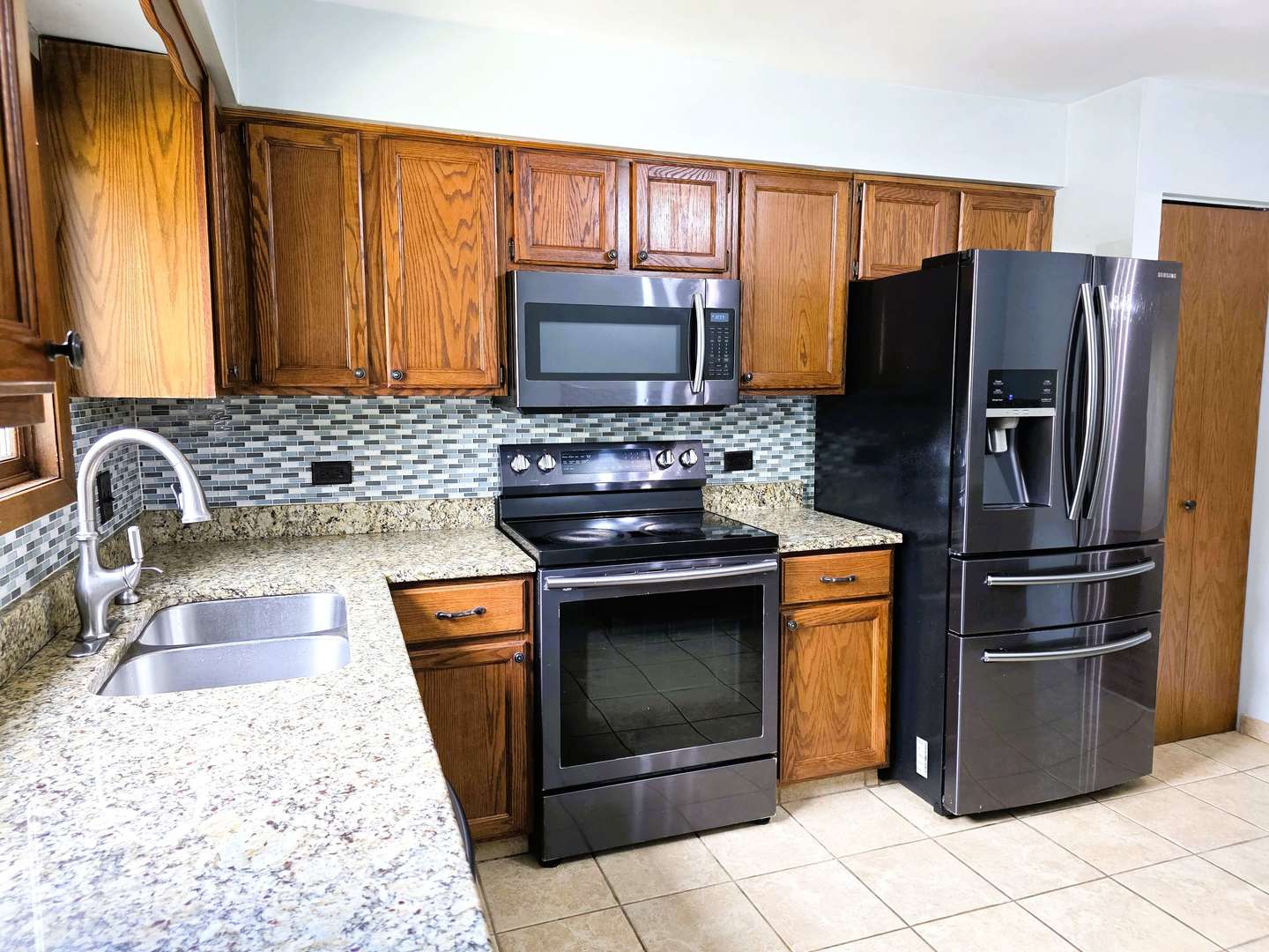 5th image of 1907 W Golf Rd #1B, Mount Prospect, IL 60056 | MLS# 12674817