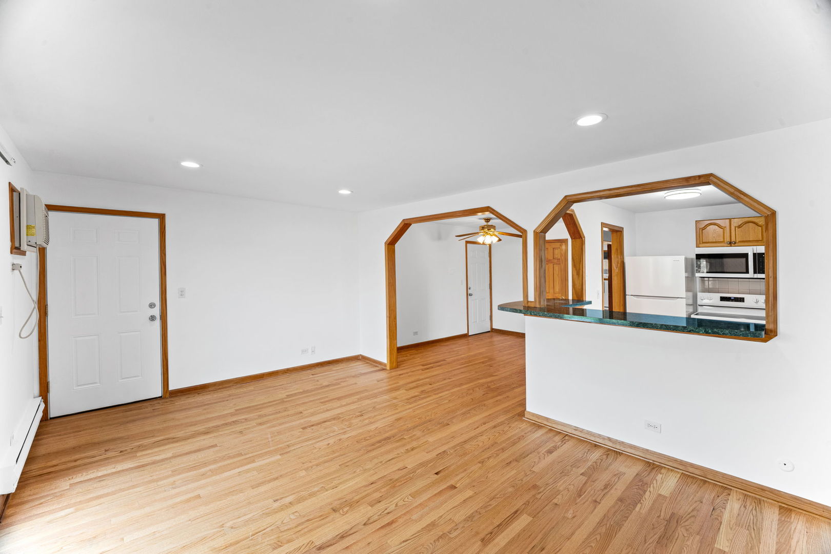 Homes for sale in Arlington Heights, IL | 2429 Crystal Ln #2D, Arlington Heights, IL 60004 | MLS# 12675226
