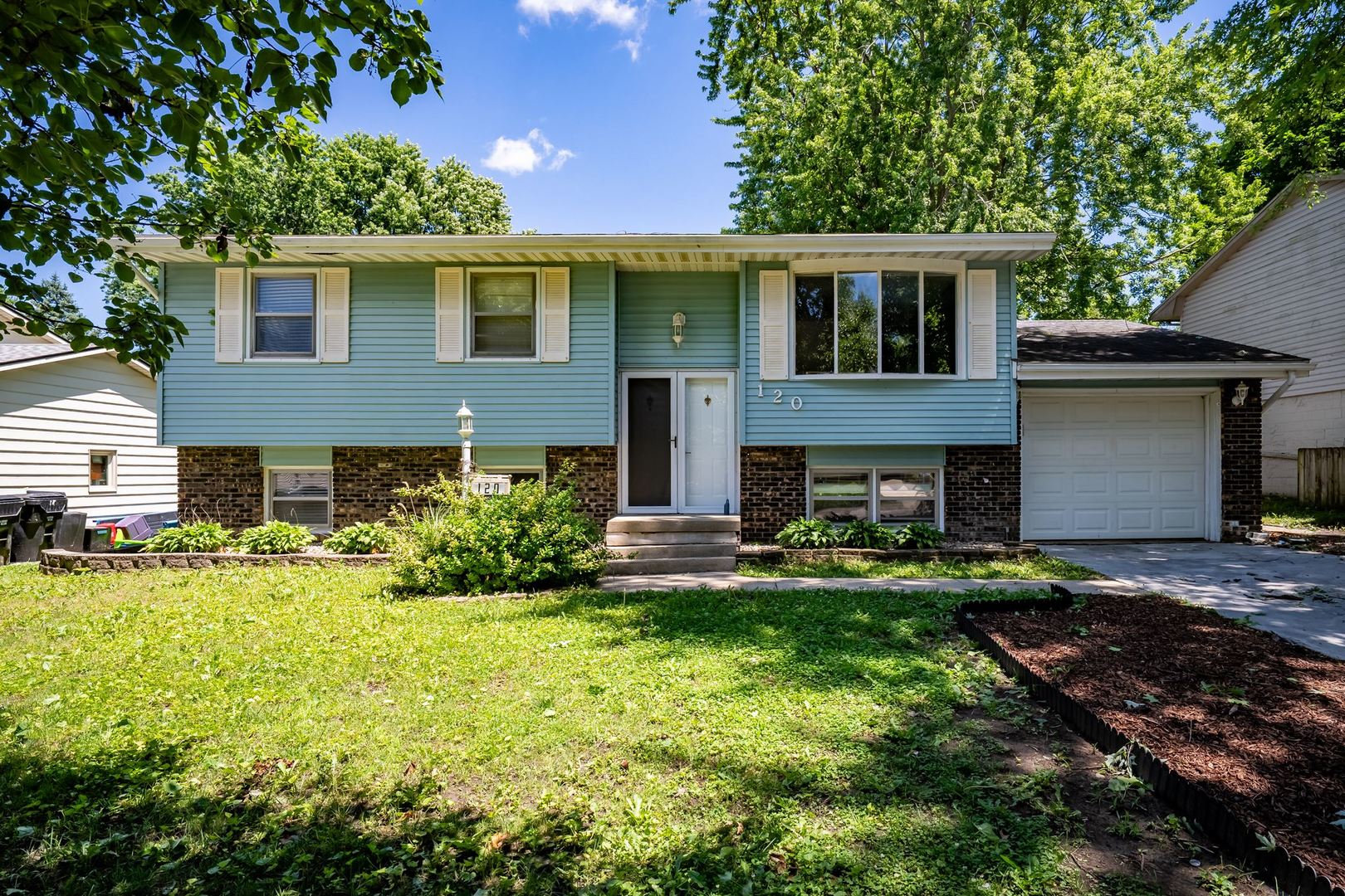 Homes for sale in Bloomington, IL | 120 Ginger Creek Ct, Bloomington, IL 61704 | MLS# 12675261