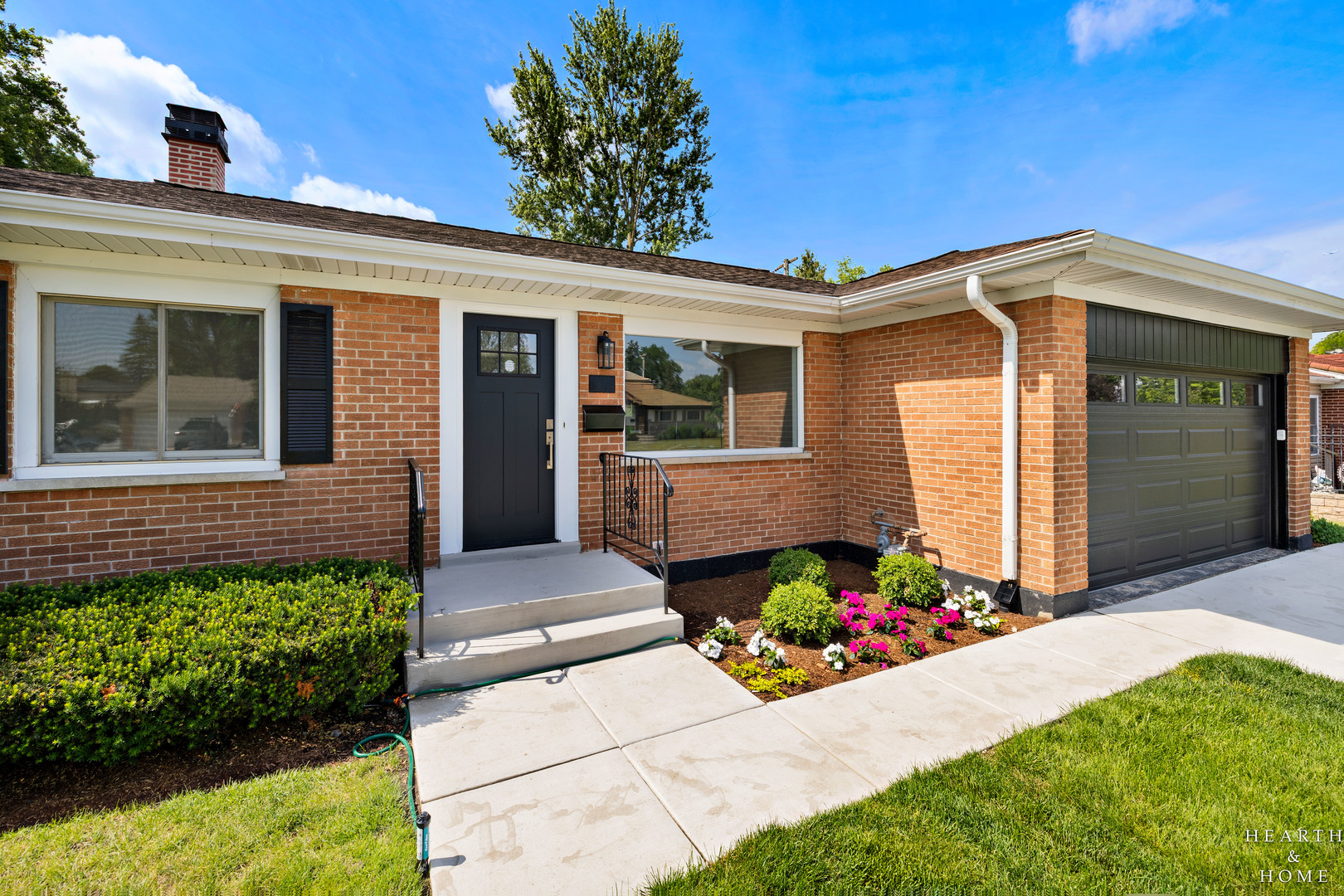 2nd image of 49 King Ln, Des Plaines, IL 60016 | MLS# 12675288