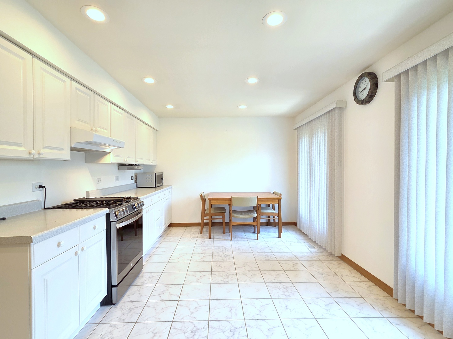5th image of 21W105 Flamingo Ln, Lombard, IL 60148 | MLS# 12675398