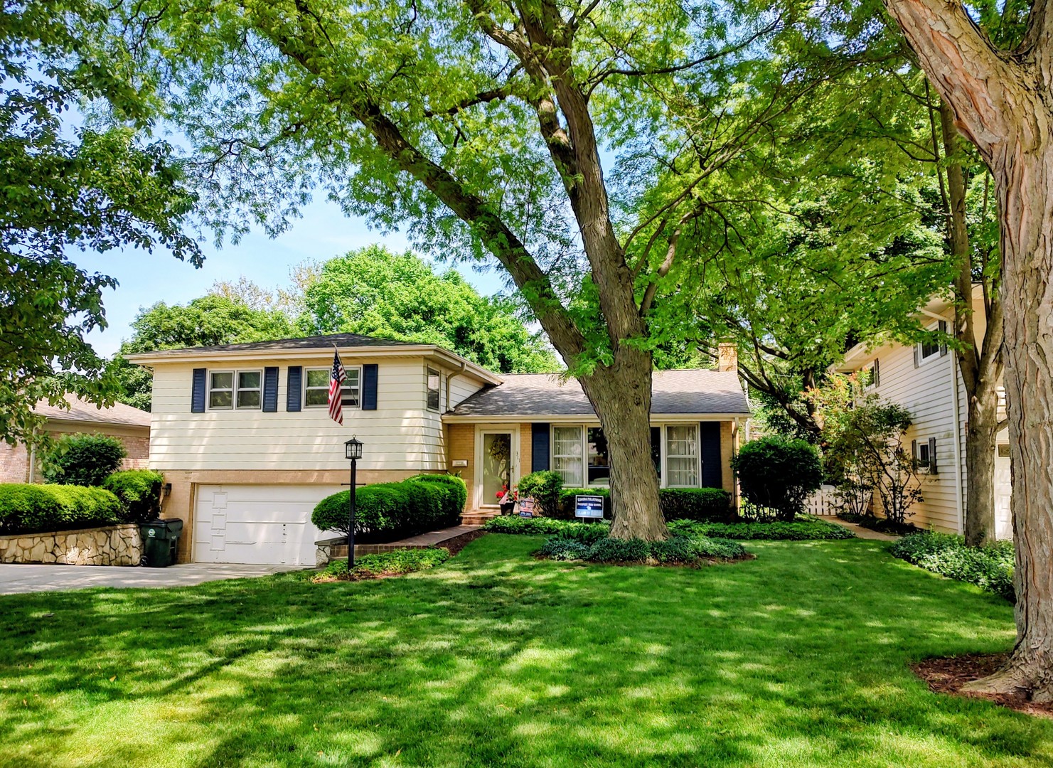 Homes for sale in Arlington Heights, IL | 311 N Beverly Ln, Arlington Heights, IL 60004 | MLS# 12675409