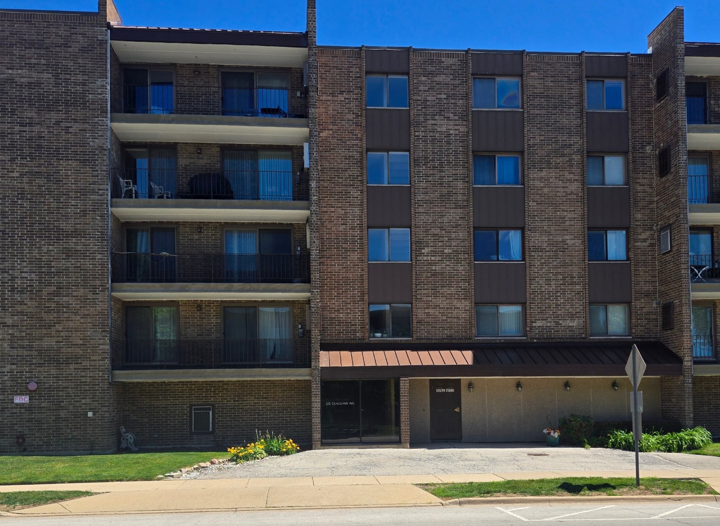 Homes for sale in Des Plaines, IL | 828 Graceland Ave #404, Des Plaines, IL 60016 | MLS# 12675430