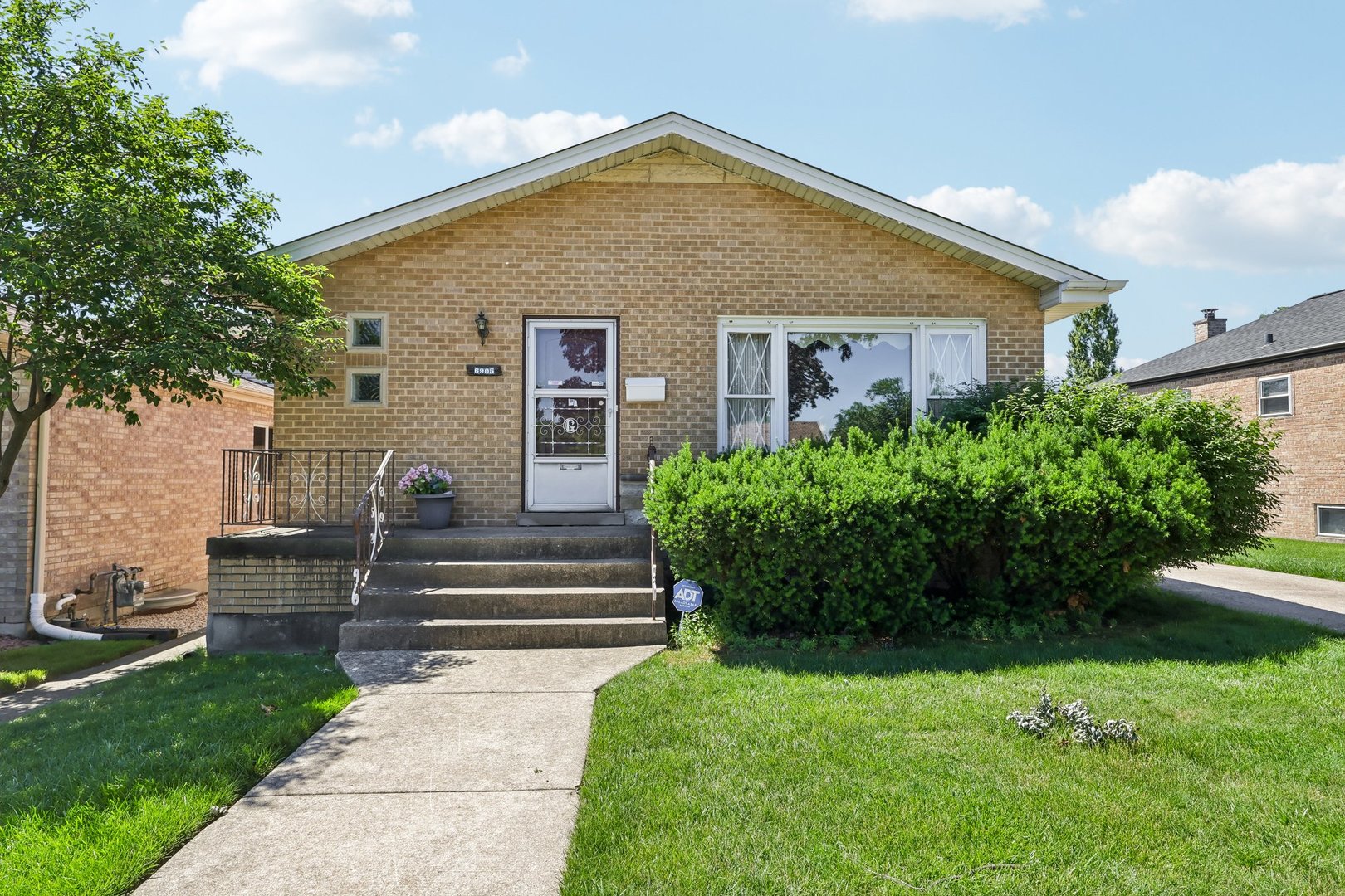 Homes for sale in Stickney, IL | 6905 43rd St, Stickney, IL 60402 | MLS# 12675687