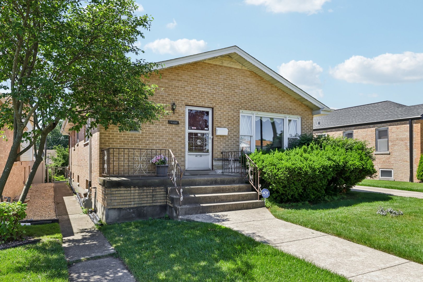 Homes for sale in Stickney, IL | 6905 43rd St, Stickney, IL 60402 | MLS# 12675687