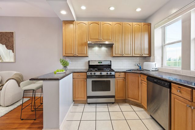 Homes for sale in Chicago, IL | 4006 W Nelson St #6B, Chicago, IL 60641 | MLS# 12675776