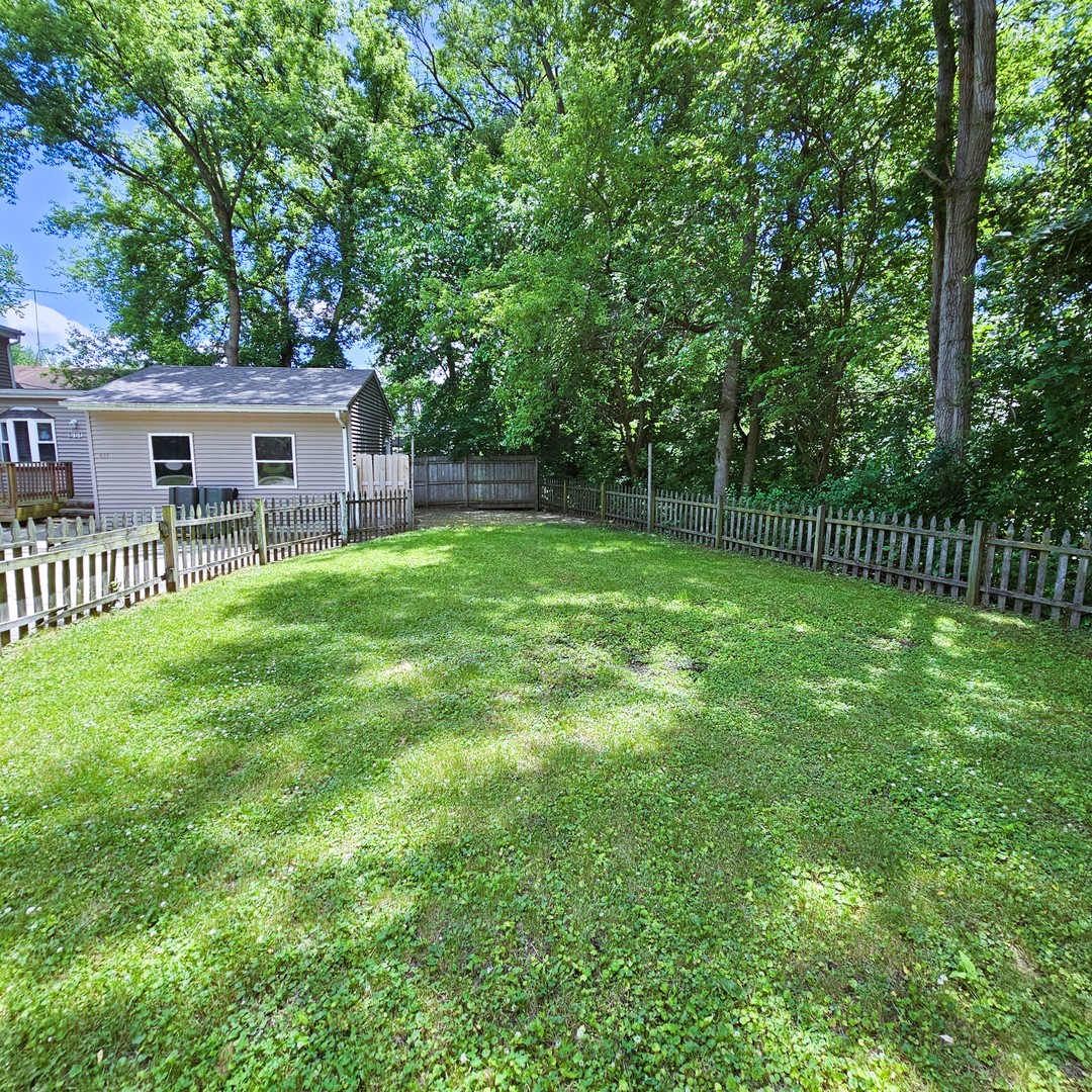 Homes for sale in Round Lake Beach, IL | 611 Golfview Dr, Round Lake Beach, IL 60073 | MLS# 12675803