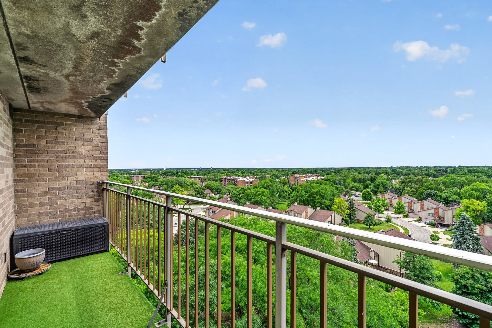 Homes for sale in Willowbrook, IL | 6340 Americana Dr, Willowbrook, IL 60527