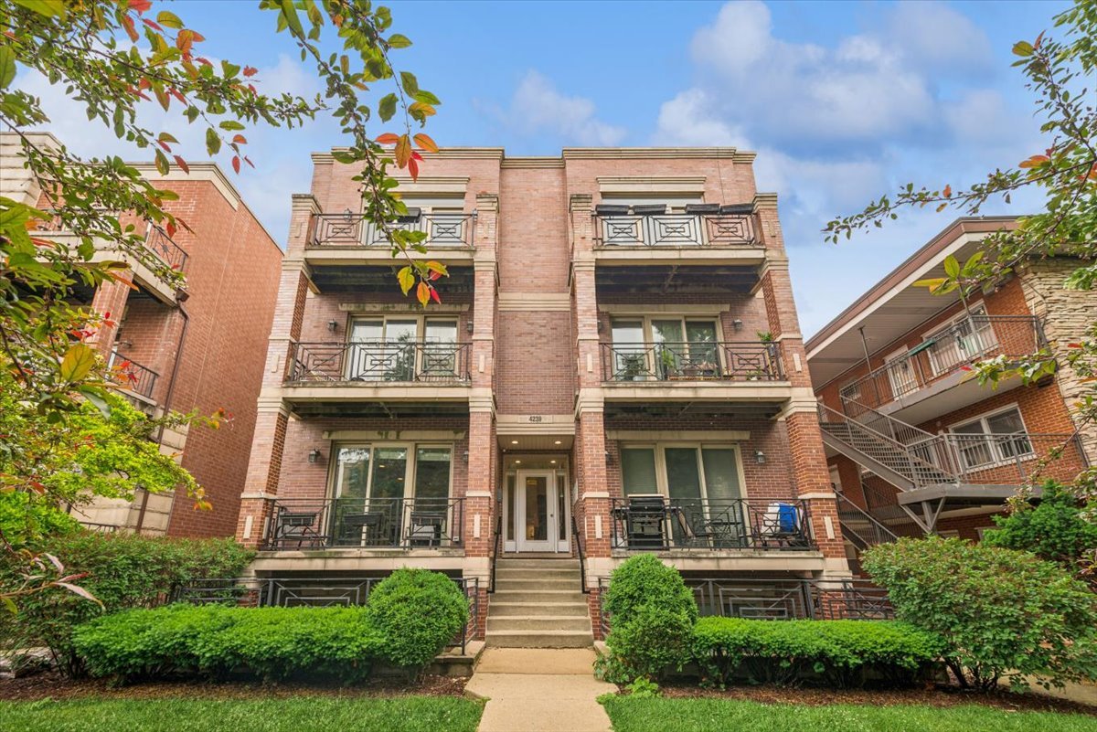 Homes for sale in Chicago, IL | 4239 N Keystone Ave #2N, Chicago, IL 60641 | MLS# 12676513