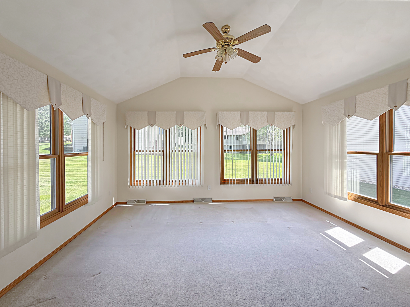 Homes for sale in Freeport, IL | 1909 Comanche Ct, Freeport, IL 61032