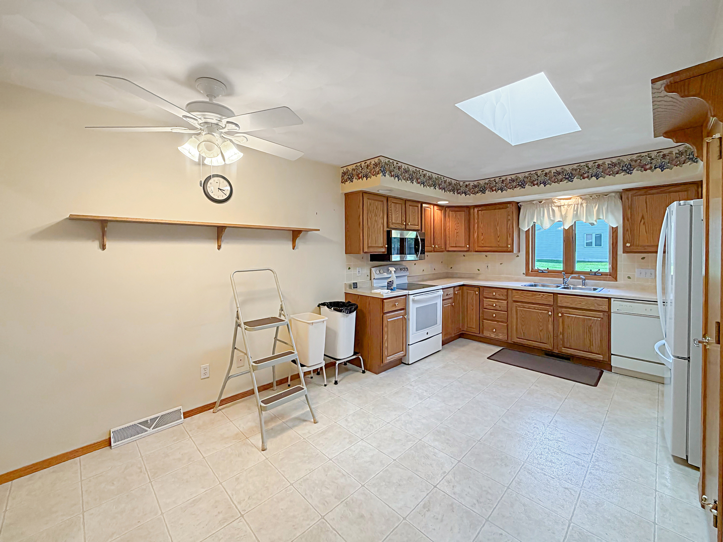 Homes for sale in Freeport, IL | 1909 Comanche Ct, Freeport, IL 61032
