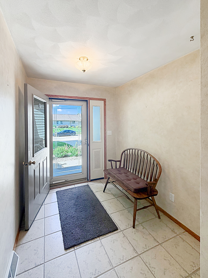 Homes for sale in Freeport, IL | 1909 Comanche Ct #11, Freeport, IL 61032 | MLS# 12677189