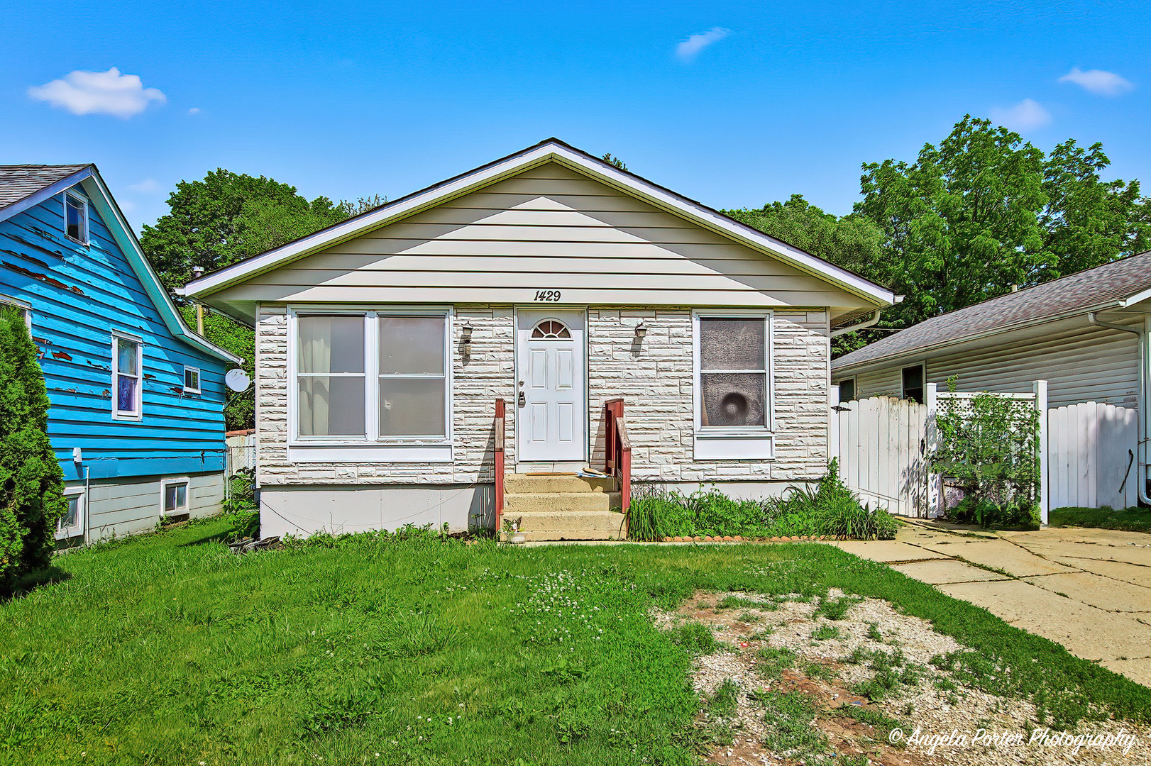 Homes for sale in Round Lake Beach, IL | 1429 N Pleasant Dr, Round Lake Beach, IL 60073 | MLS# 12677223