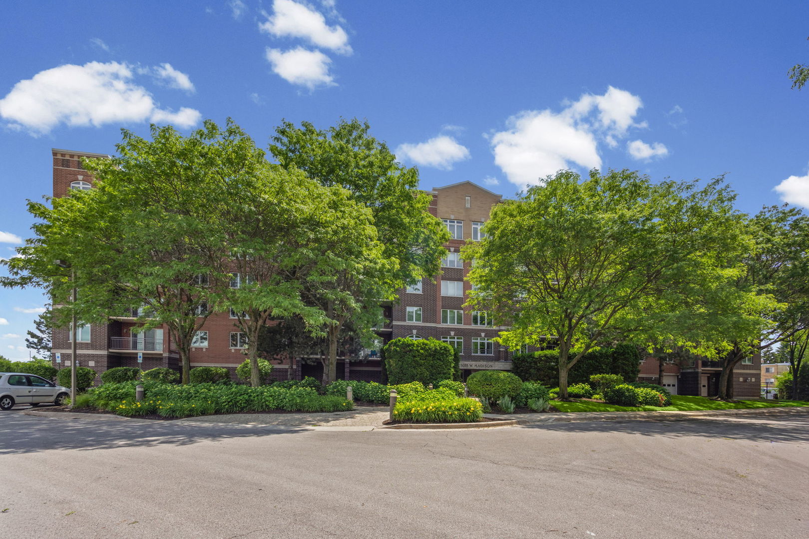 Homes for sale in Skokie, IL | 5055 Madison Street, Skokie, IL 60077 | Houzeo