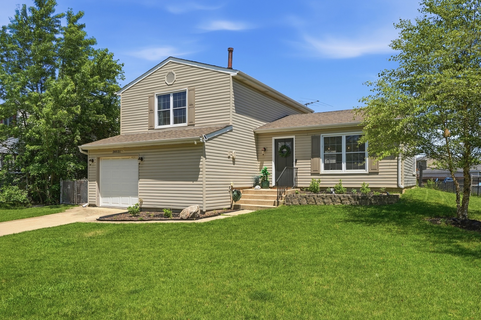 2nd image of 20531 S Frankfort Square Rd, Frankfort, IL 60423 | MLS# 12677317