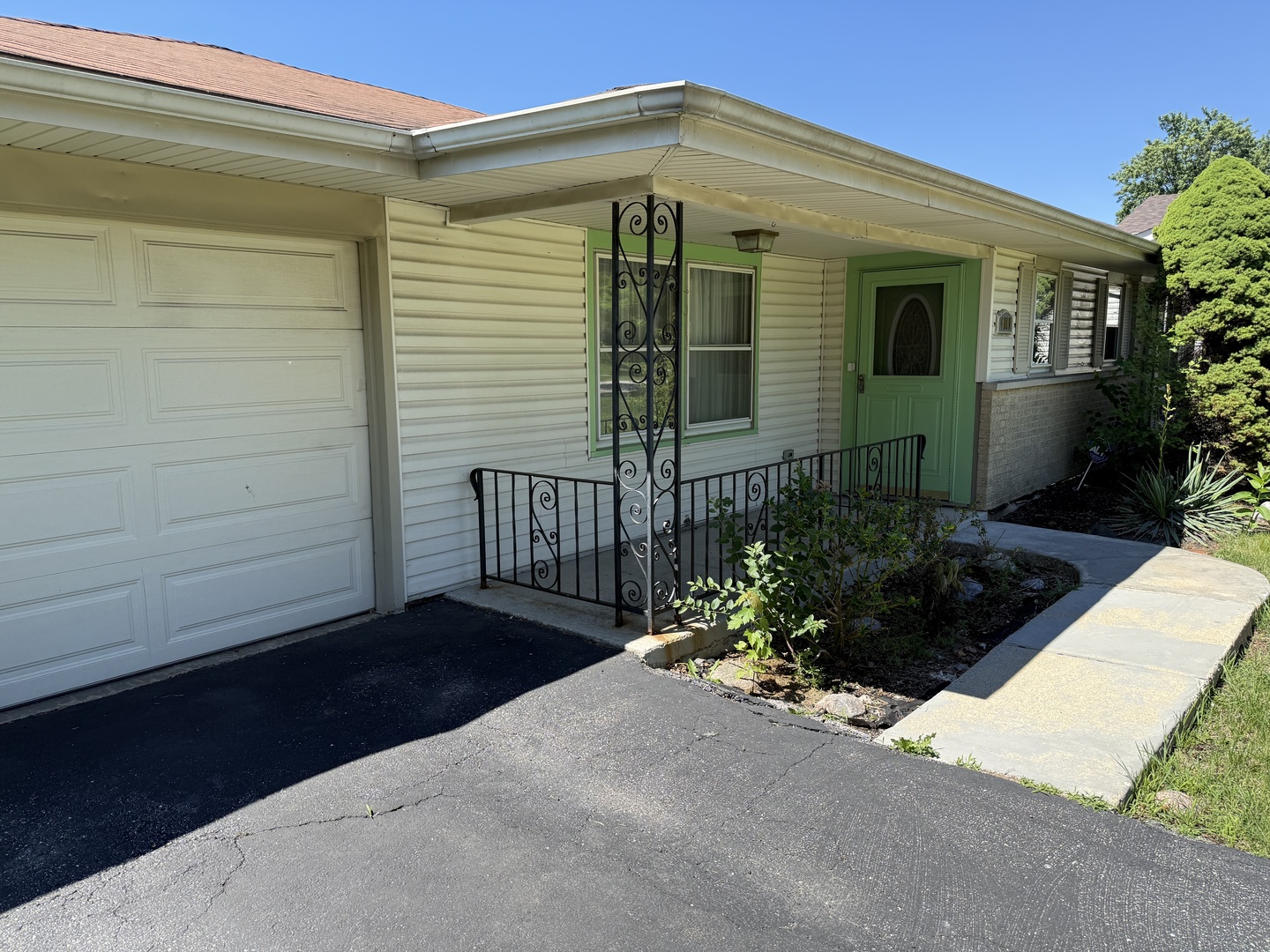 2nd image of 4101 216th St, Matteson, IL 60443 | MLS# 12677359