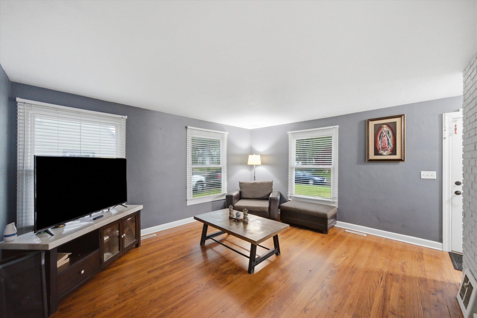 Homes for sale in Elgin, IL | 525 Sunset Dr, Elgin, IL 60123 | MLS# 12677404