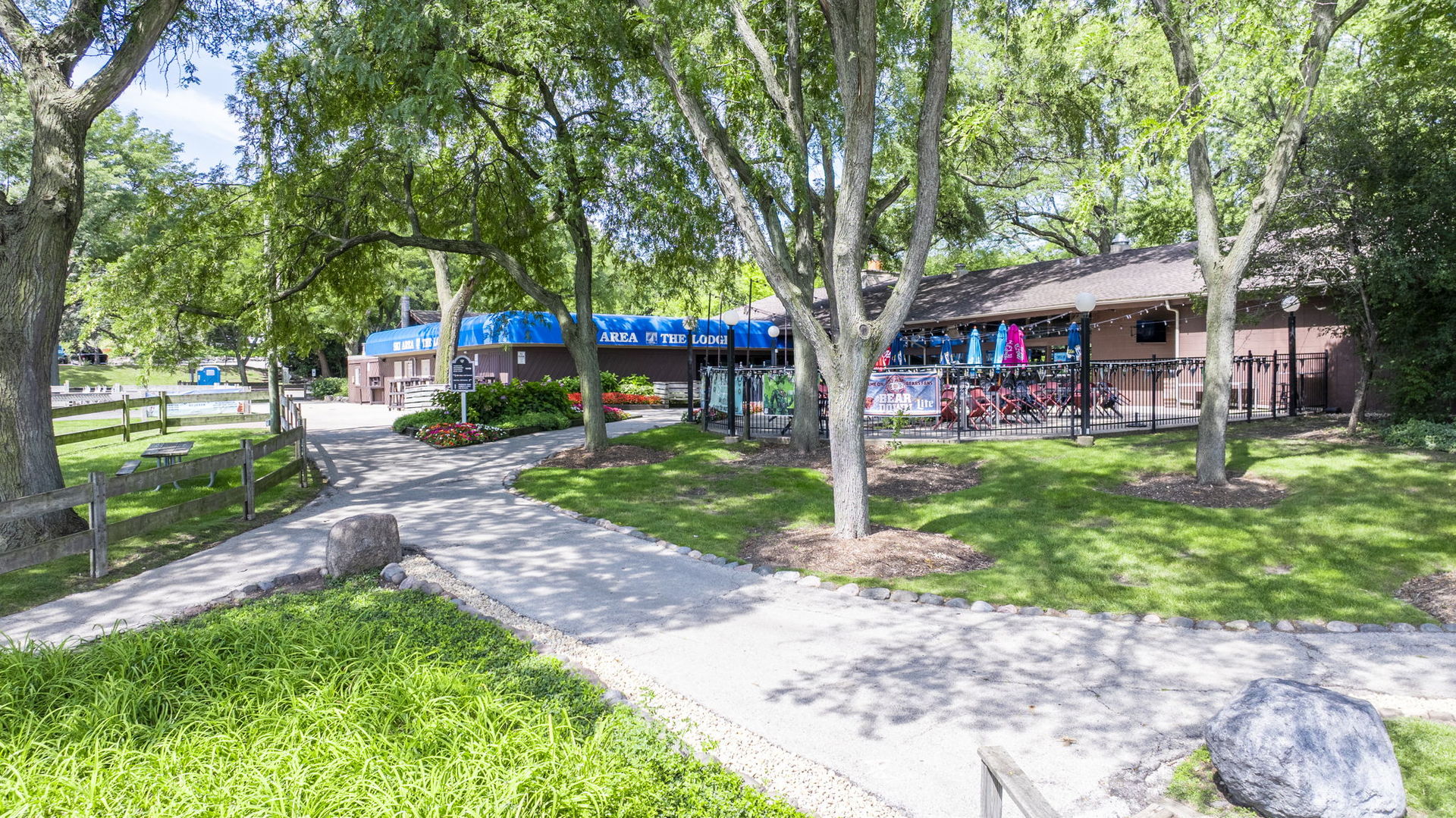 Homes for sale in Lisle, IL | 5517 E Lake Drive, Lisle, IL 60532 | Houzeo