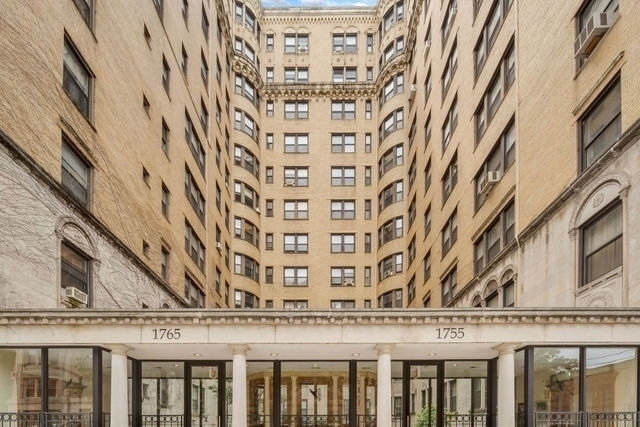 Homes for sale in Chicago, IL | 1755 E 55Th St #303, Chicago, IL 60615 | MLS# 12677670