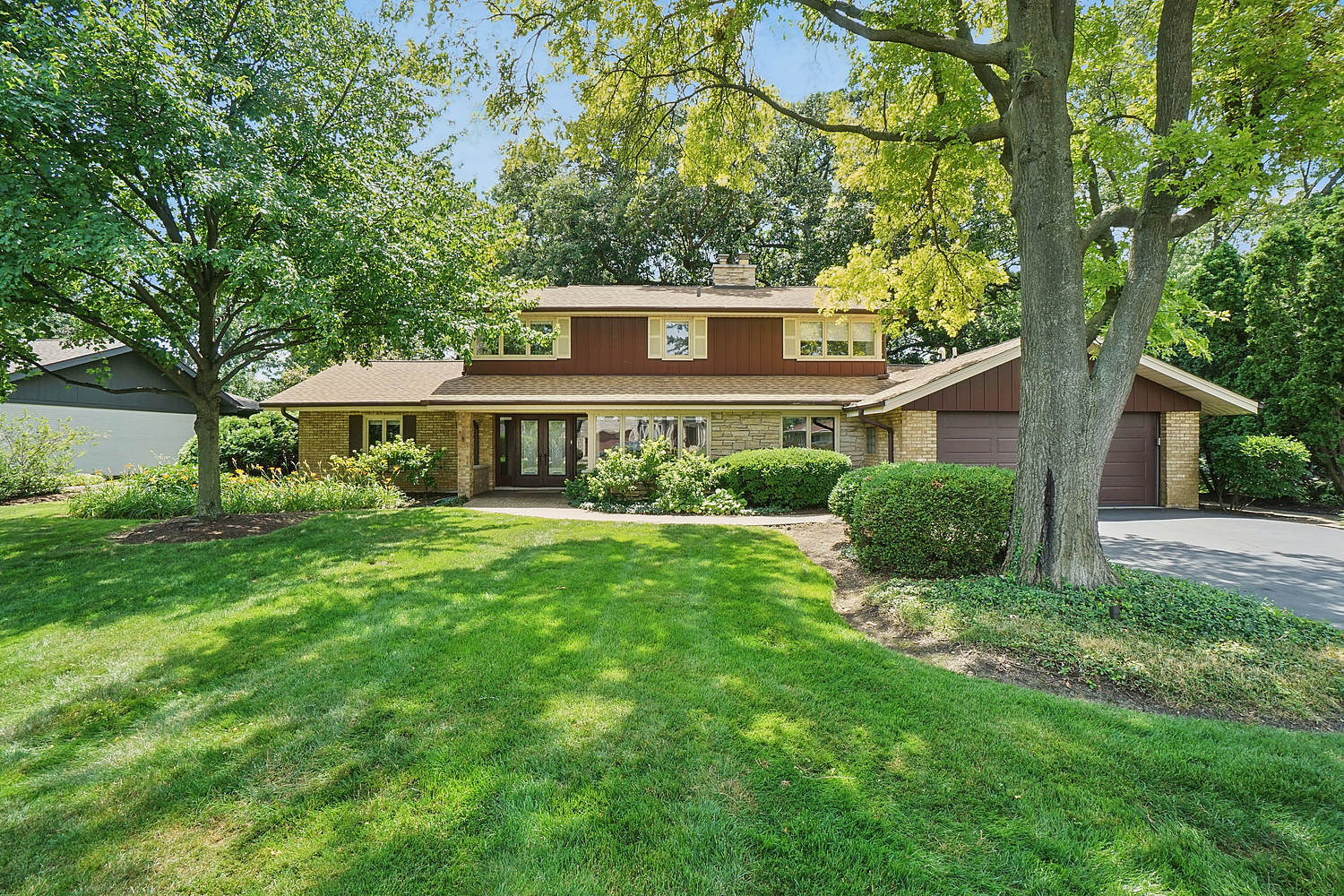 Homes for sale in Oak Brook, IL | 147 Timber View Dr, Oak Brook, IL 60523 | MLS# 12677761