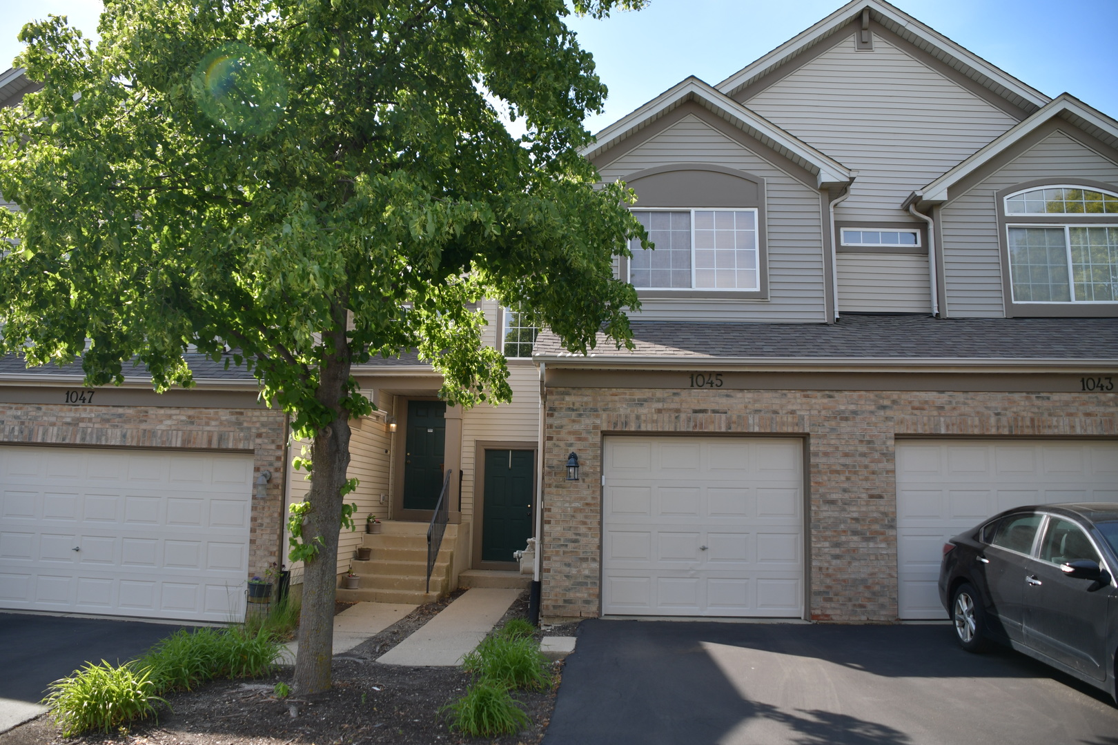 Homes for sale in Aurora, IL | 1045 Woodview Ct, Aurora, IL 60502 | MLS# 12677783