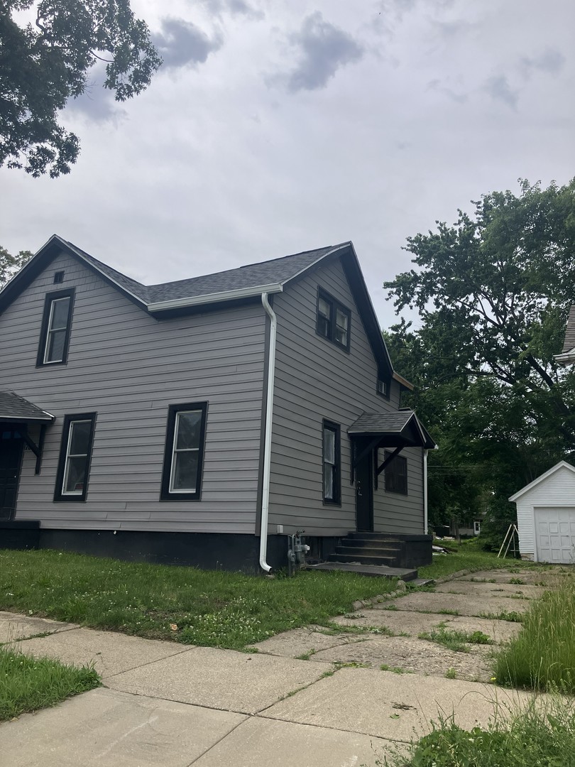 Homes for sale in Bloomington, IL | 708 W Jefferson St W, Bloomington, IL 61701 | MLS# 12677924