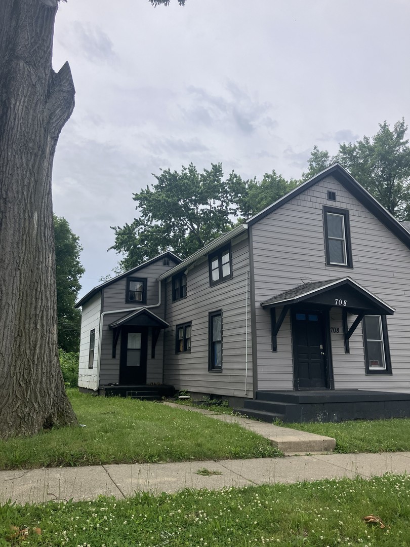 Homes for sale in Bloomington, IL | 708 W Jefferson St W, Bloomington, IL 61701 | MLS# 12677924