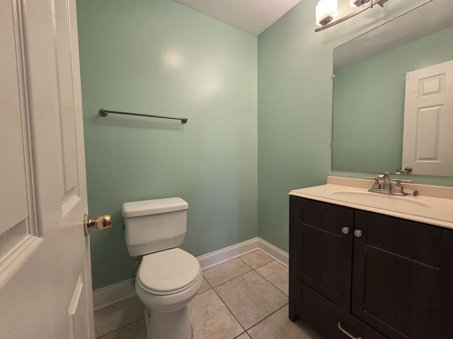 Homes for sale in Carol Stream, IL | 151 Elk Trail, Carol Stream, IL 60188 | Houzeo