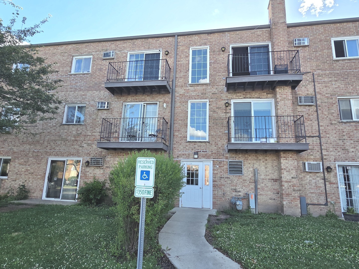 Homes for sale in Carol Stream, IL | 151 Elk Trl #348, Carol Stream, IL 60188 | MLS# 12677969