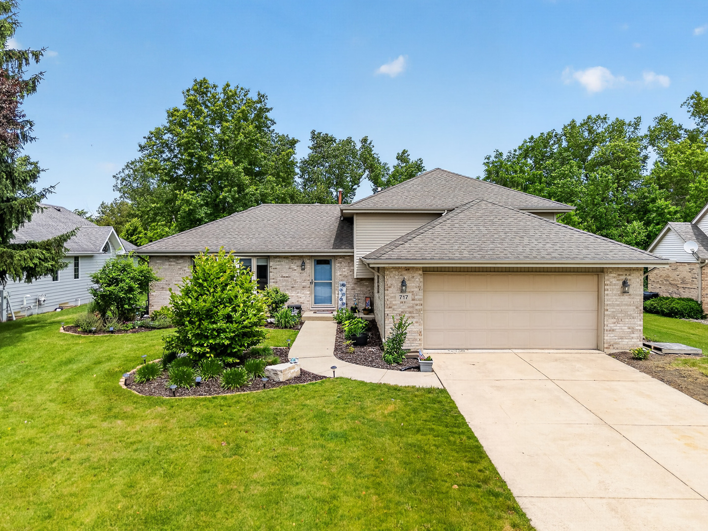 Homes for sale in Crete, IL | 717 Naoma Dr, Crete, IL 60417 | MLS# 12678043