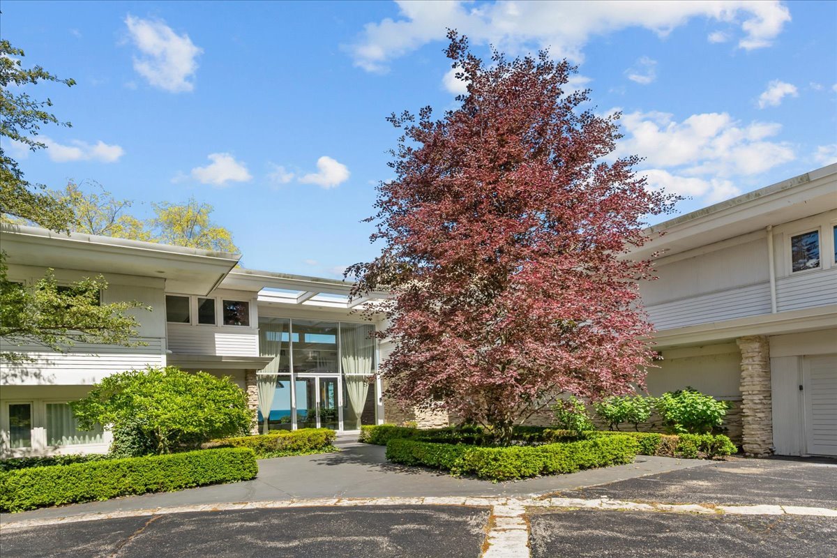2nd image of 2441 Woodbridge Ln, Highland Park, IL 60035 | MLS# 12678213