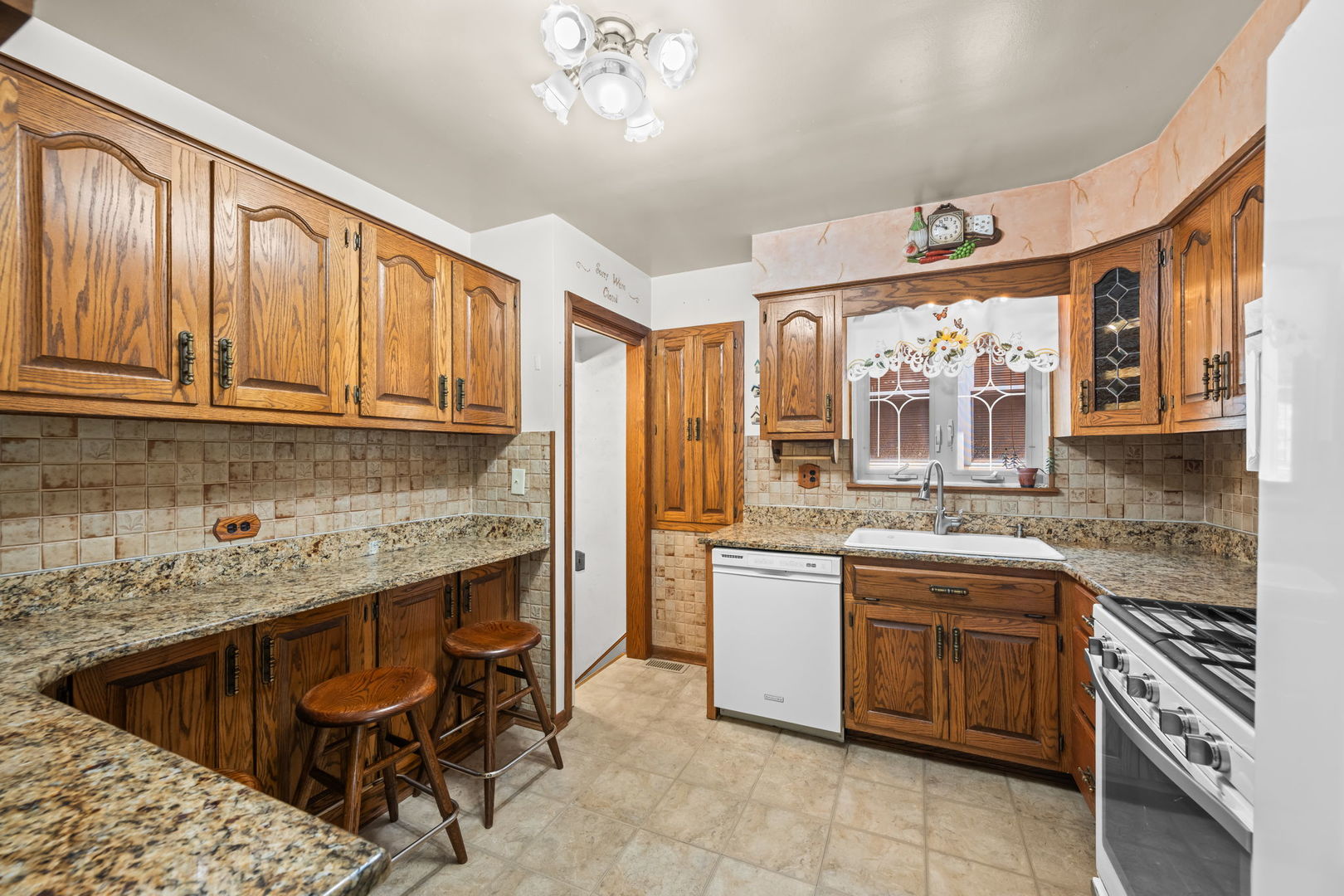 5th image of 7419 W Howard St, Chicago, IL 60631 | MLS# 12678321