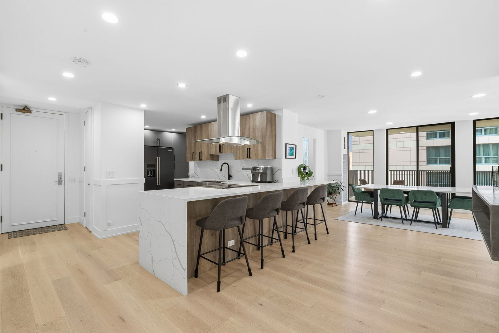 Homes for sale in Chicago, IL | 200 E Delaware Pl #11A, Chicago, IL 60611 | MLS# 12678385