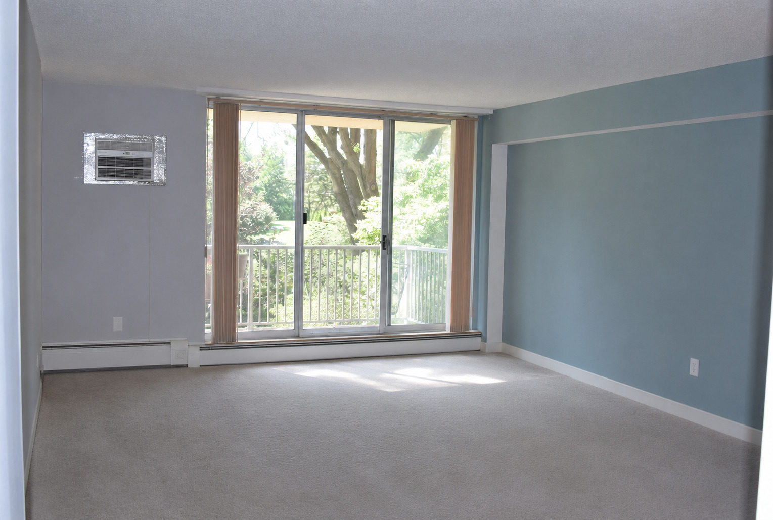 Homes for sale in Lombard, IL | 2200 S Stewart Ave #2F, Lombard, IL 60148 | MLS# 12678769