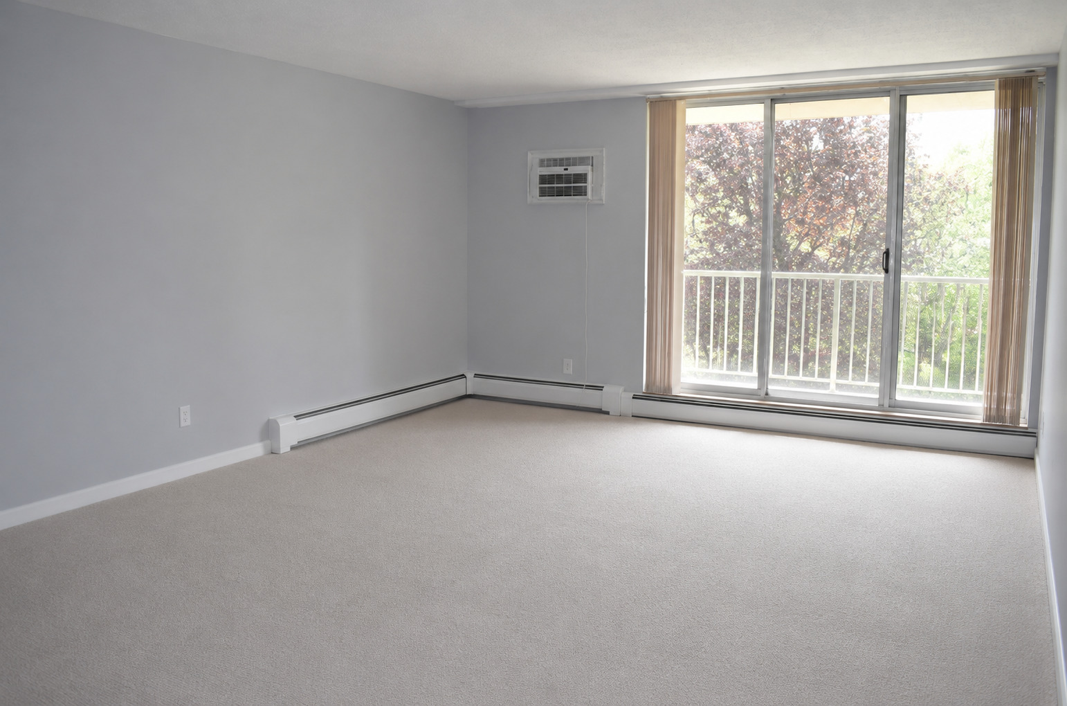 Homes for sale in Lombard, IL | 2200 S Stewart Ave #2F, Lombard, IL 60148 | MLS# 12678769