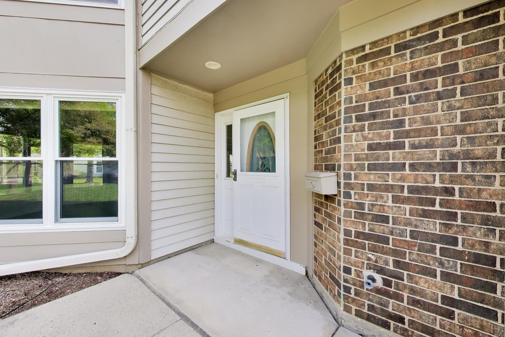 Homes for sale in Buffalo Grove, IL | 40 Willow Pkwy, Buffalo Grove, IL 60089