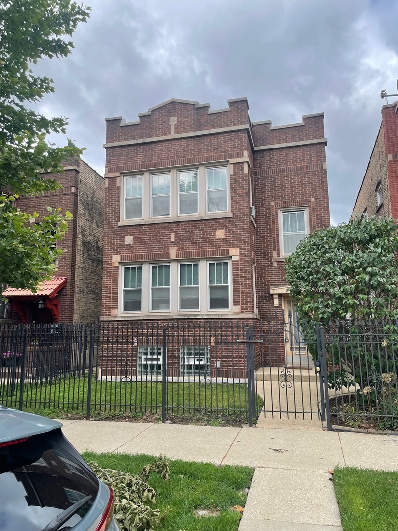 Homes for sale in Chicago, IL | 3622 N Whipple St, Chicago, IL 60618 | MLS# 12678888