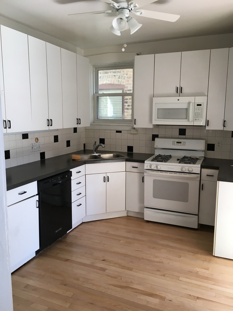 Homes for sale in Chicago, IL | 3622 N Whipple St, Chicago, IL 60618 | MLS# 12678888