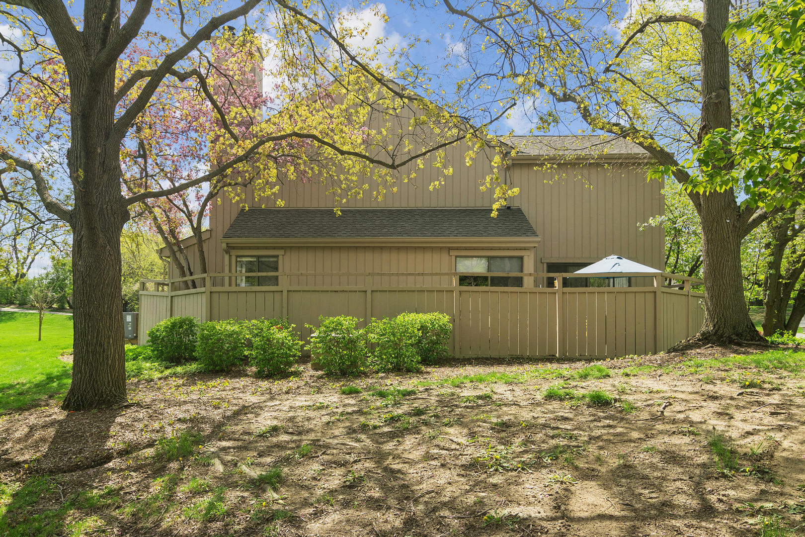 Homes for sale in Lake Barrington, IL | 471 Old Barn Rd, Lake Barrington, IL 60010 | MLS# 12678925