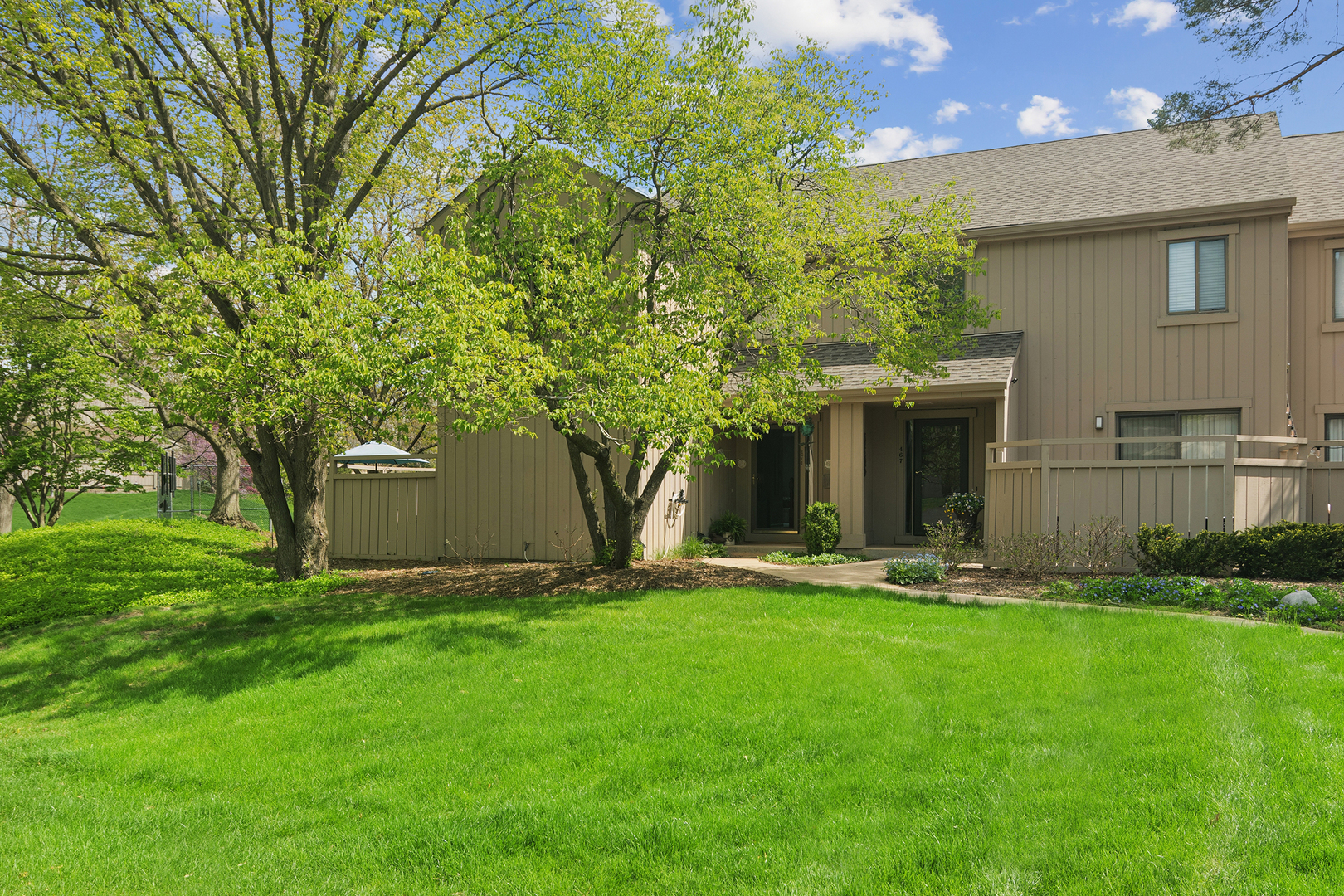 Homes for sale in Lake Barrington, IL | 471 Old Barn Rd, Lake Barrington, IL 60010 | MLS# 12678925