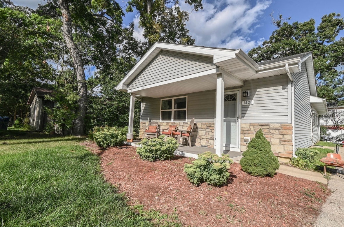 Homes for sale in Waukegan, IL | 1425 N Mcaree Rd, Waukegan, IL 60085 | MLS# 12679177