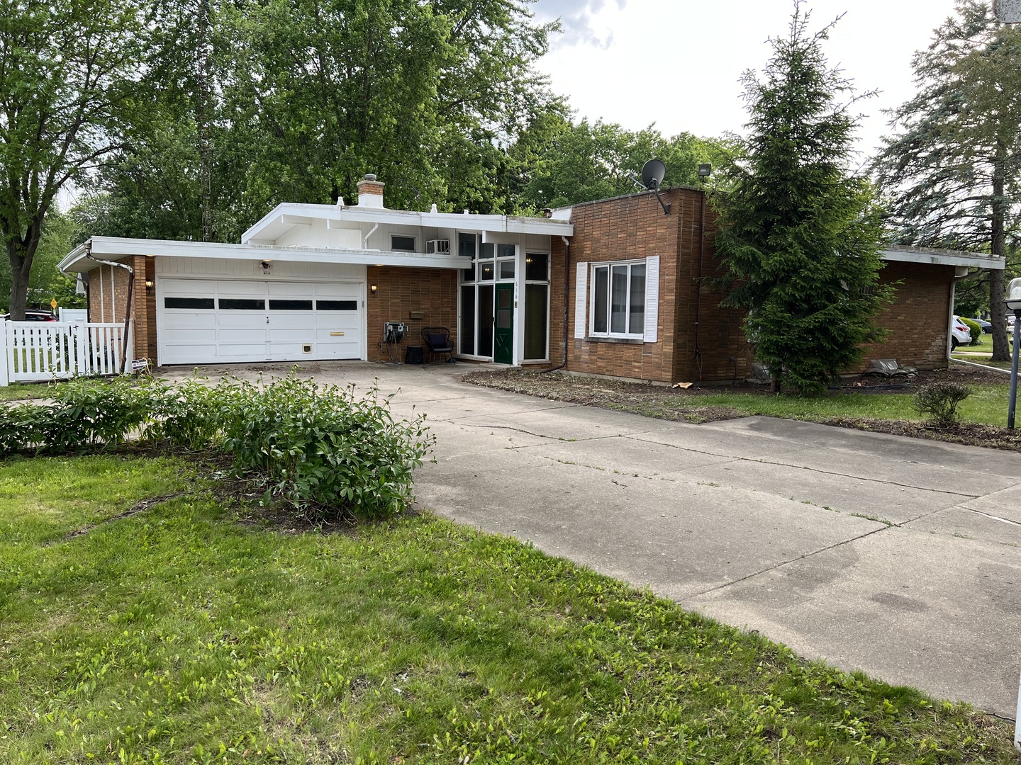Homes for sale in Aurora, IL | 616 Seneca Dr, Aurora, IL 60506 | MLS# 12679205