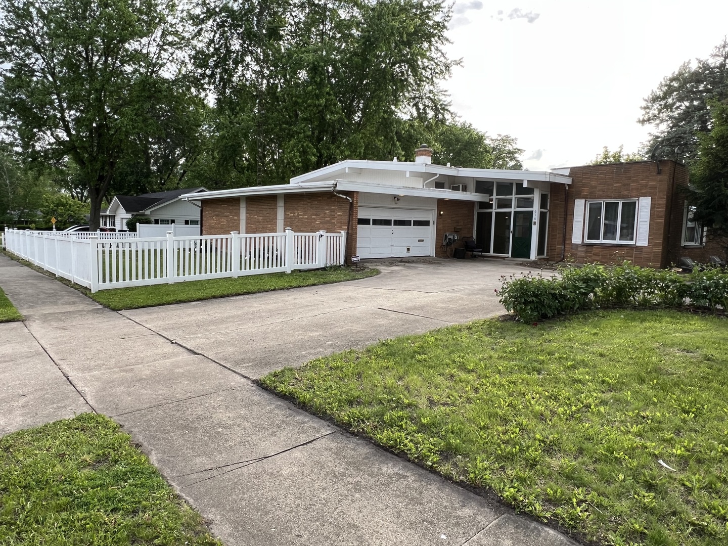 Homes for sale in Aurora, IL | 616 Seneca Dr, Aurora, IL 60506 | MLS# 12679205